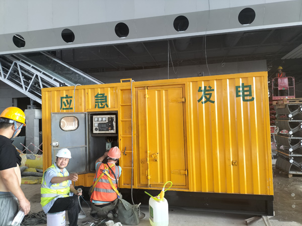 康平怎样判断空气滤清器是否需要更换？